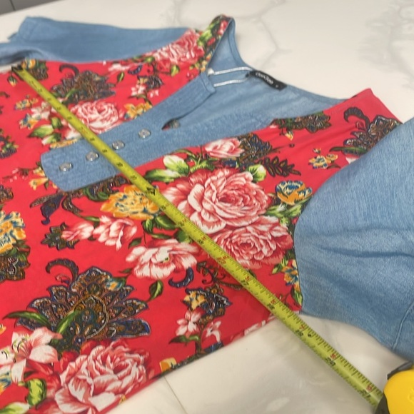 Color block short sleeve shirt with denim and floral print - Picture 6 of 10